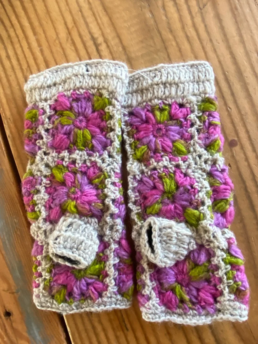NEW Lost Horizons Nepal Wool fingerless gloves Pink Purple Green Crochet floral